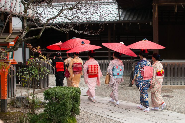 A group of geisha arrive at the Yasaka shrine for their performance at setsubun.