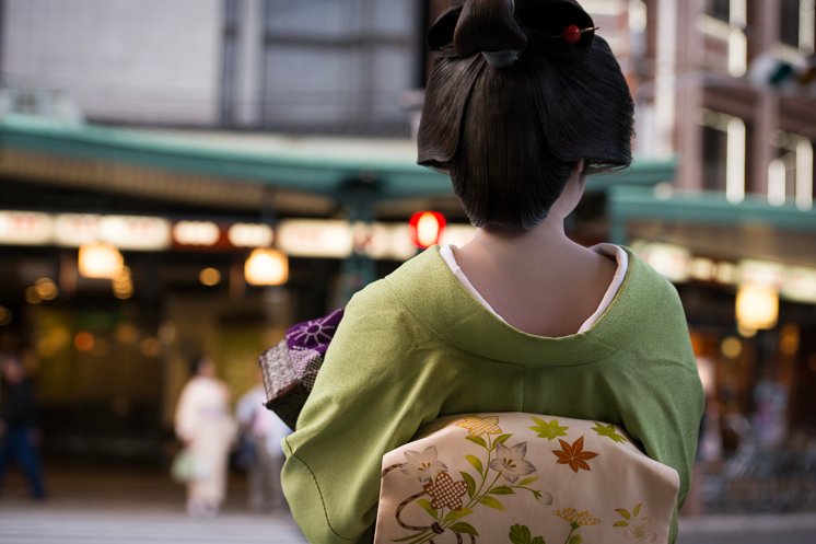 A geisha in Gion, Kyōto.