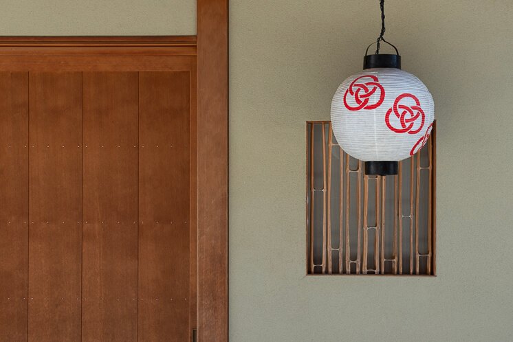 A traditional kyō-machiya townhouse in the geisha district Miyagawa-chō, Kyōto.